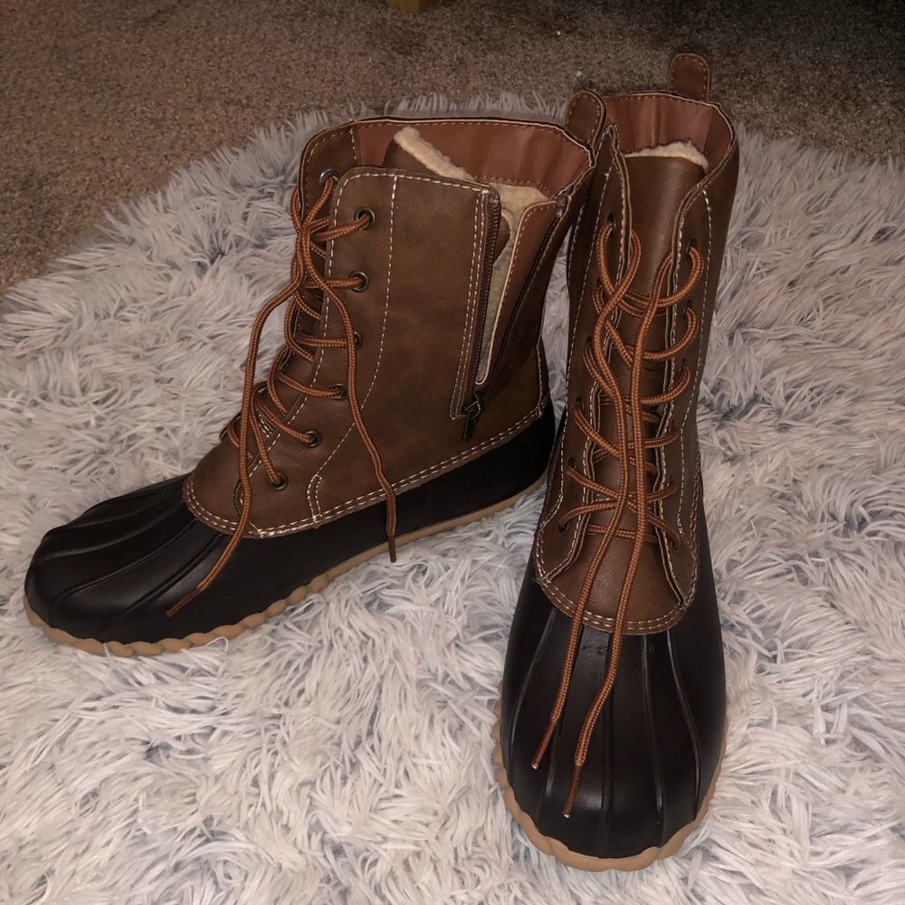 women’s duck boots size 9